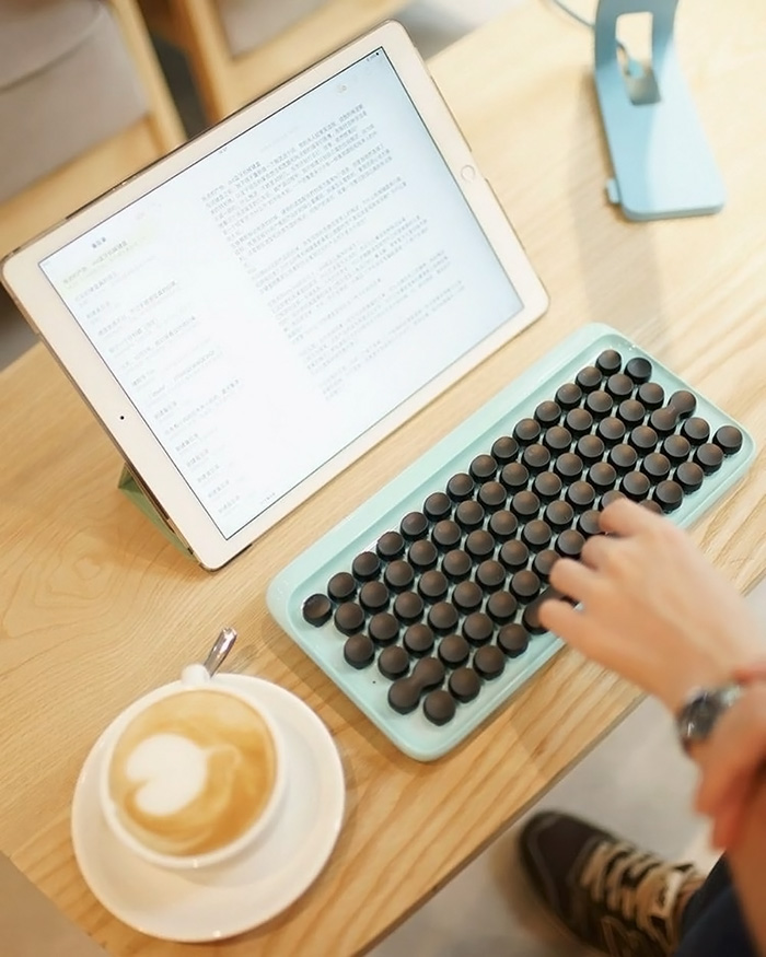 Clavier d'ordinateur façon machine à écrire (1)