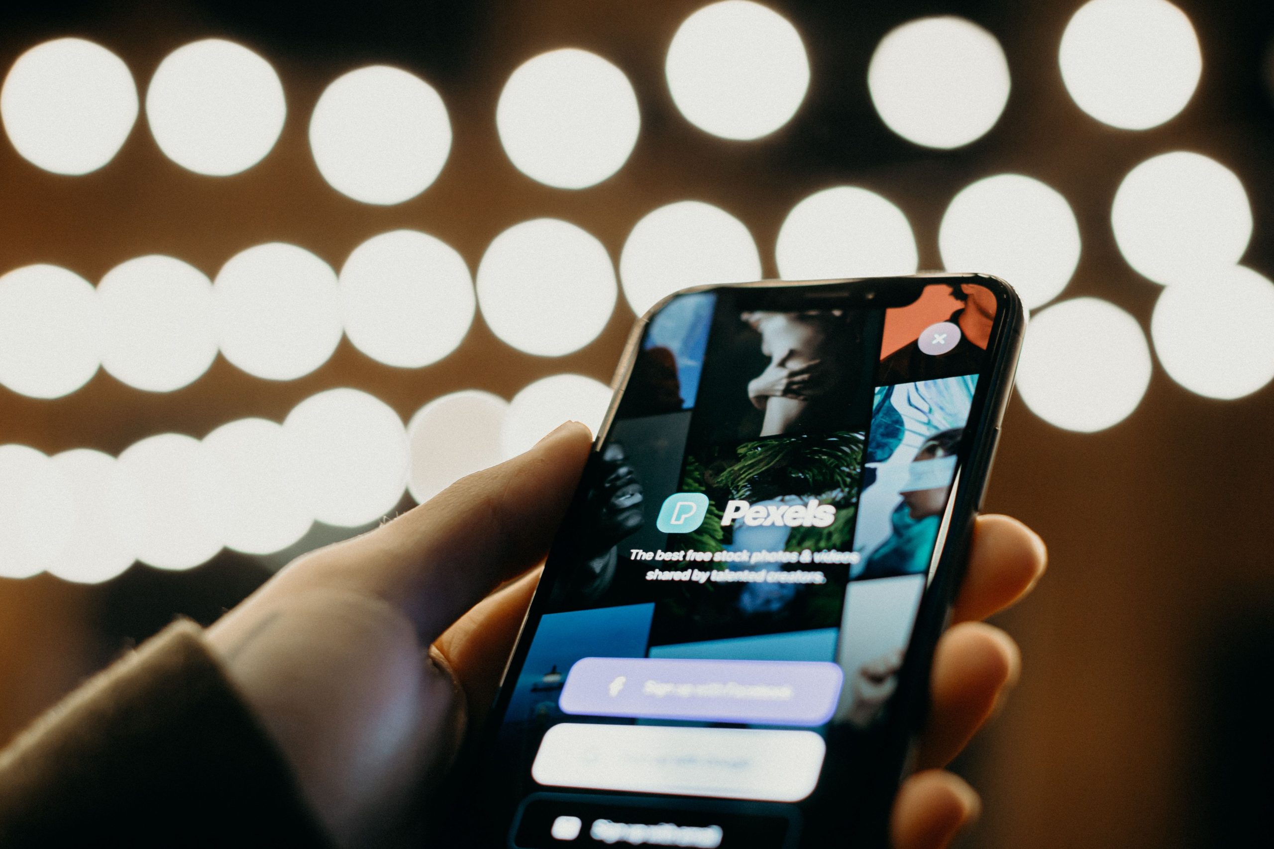 Interface app smartphone avec arrière-plan bokeh