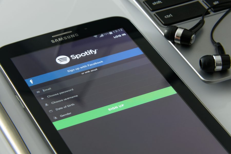 Écran de connexion Spotify sur smartphone et ordinateur