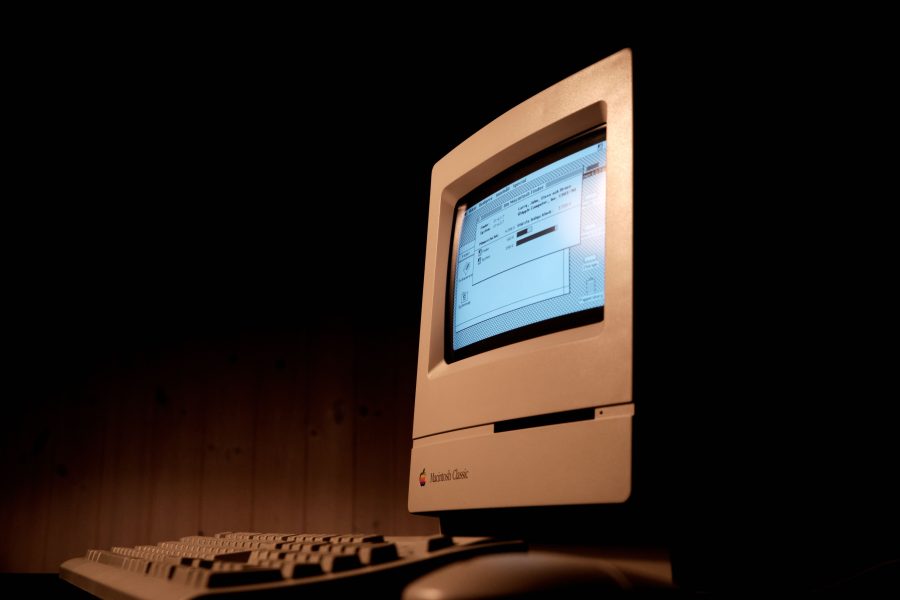 Ordinateur Macintosh vintage nostalgique ancien